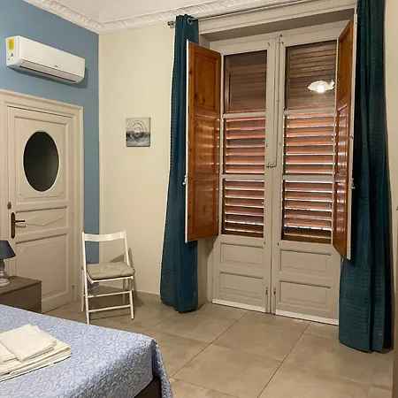 Porte Maqueda Homestay szállás *